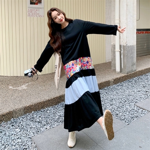 法式碎花拼接黑色连衣裙女春秋2025新款休闲气质卫衣裙爆款高级感图片