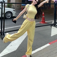 黄色