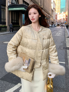 现货！（90新标带检）人丝提花新中式圆领狐狸毛贵气优雅羽绒服女图片