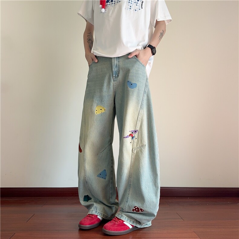 美式卡通刺绣解构弯刀牛仔裤男士2025夏季潮流痞帅设计感宽松裤子图片