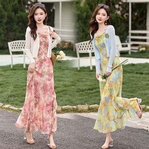 时尚潮流法式浪漫碎花吊带裙+冰丝针织开衫两件套,冬天软妹裙穿搭图片