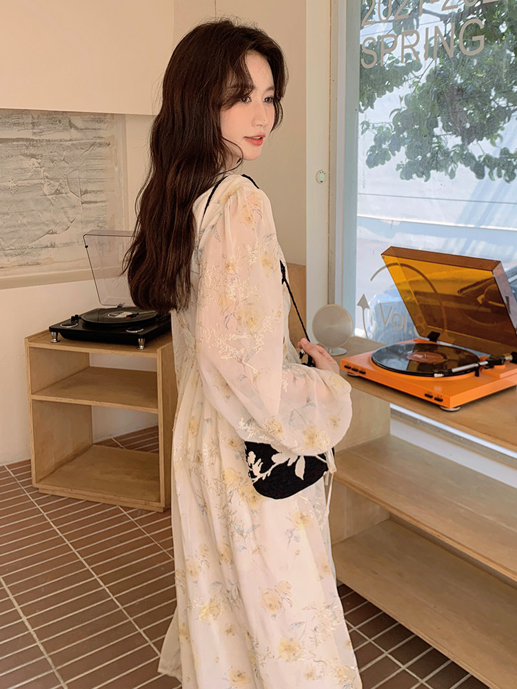 茶歇法式v领碎花连衣裙女2025夏季新款小心机露腰气质显瘦长裙潮,女装连衣裙,浙宝305