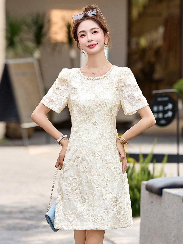 小香风提花刺绣连衣裙女2026夏季新款圆领钉珠小个子修身显瘦裙子,女装连衣裙,美沁