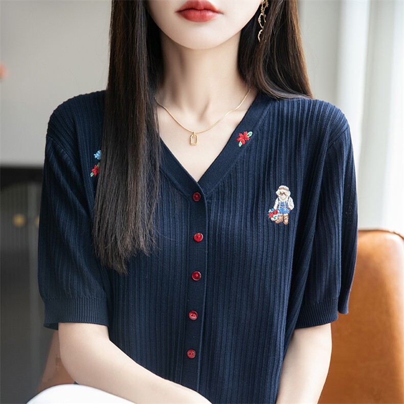 天丝刺绣撞色短袖T恤女夏季V领时尚宽松短款开衫上衣,女装T恤,羿纯羊绒高端店