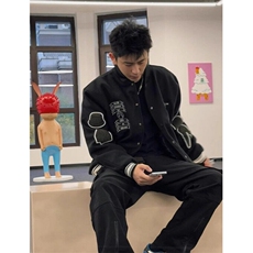 黑色