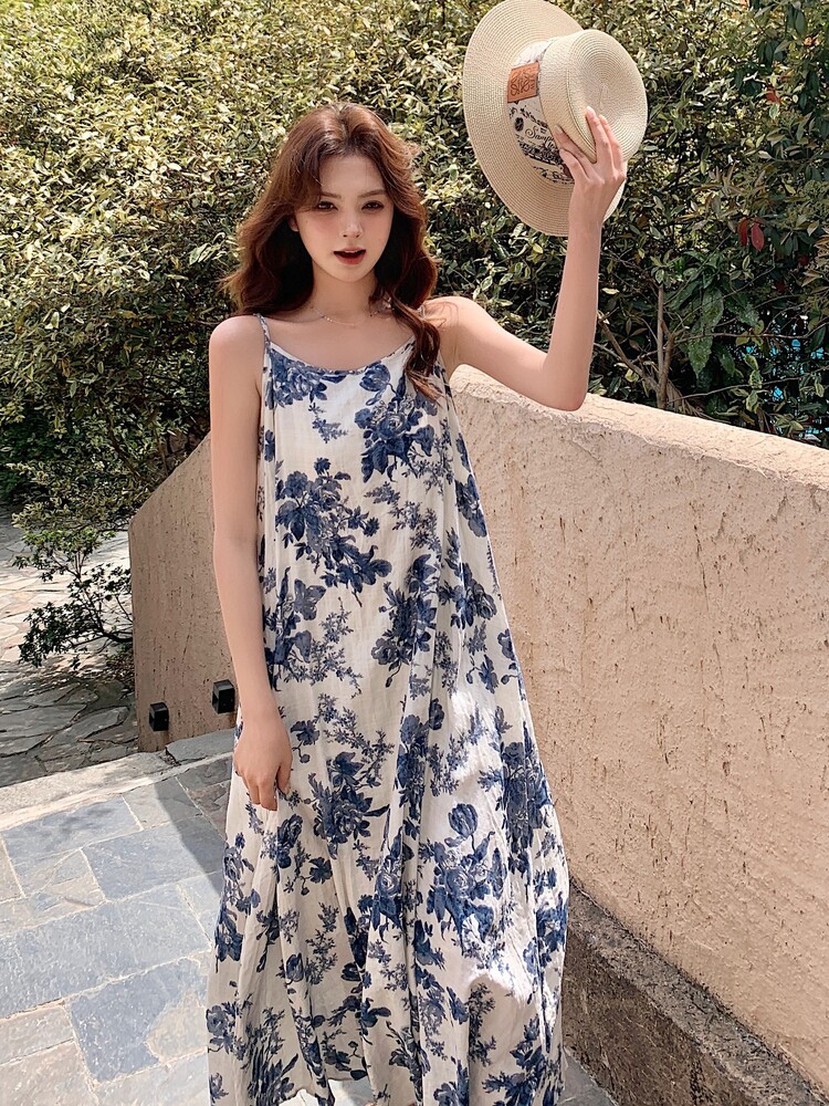 2025年夏季文艺复古植物花卉印花吊带裙可爱甜美,女装连衣裙,诺蝶