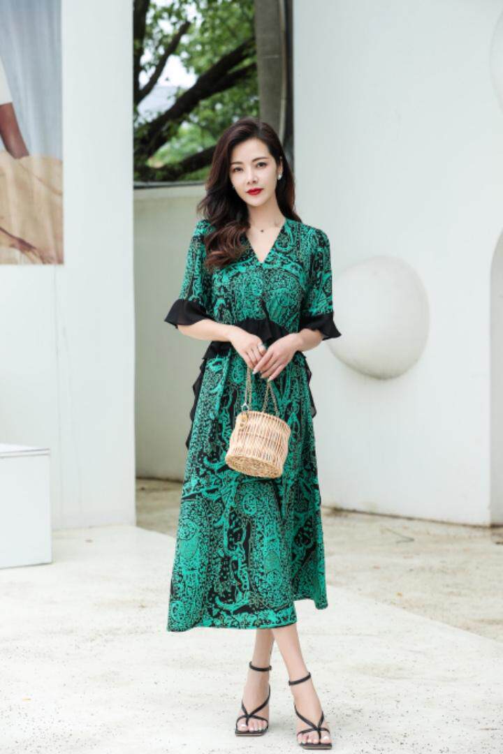 碎花气质连衣裙，女装连衣裙，蓝芝衣秀