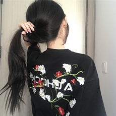 黑色