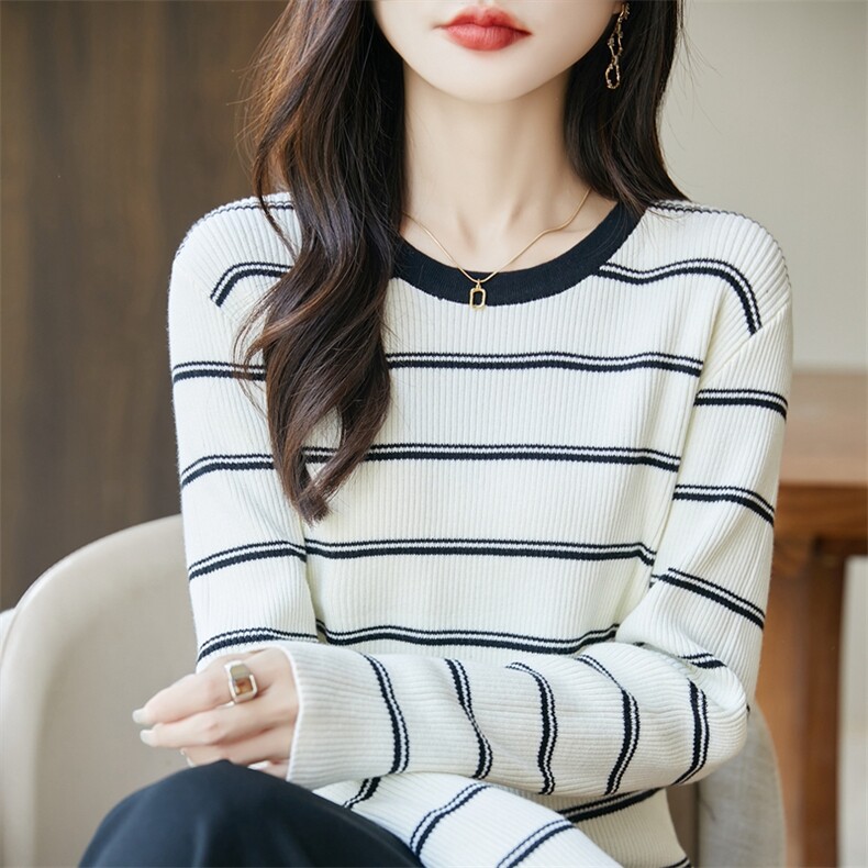 2025秋冬季气质条纹圆领长袖毛衣内搭女韩系时尚撞色针织打底上衣，女装卫衣/绒衫，长今羊