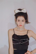 夏季新品：蝴蝶结刺绣连衣裙图片