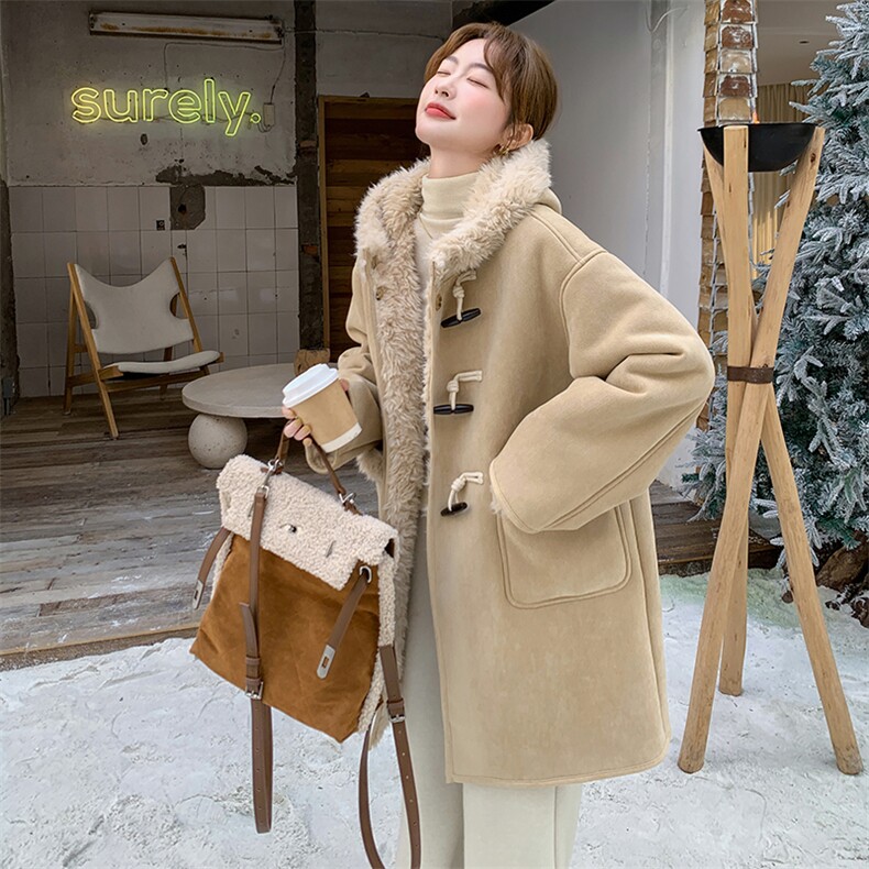 大货已出米杏牛角扣长毛连帽皮毛一体外套2C090-1382-P215-K318,女装毛呢外套,2C090