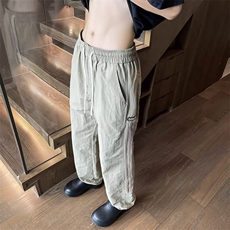 卡其灰色