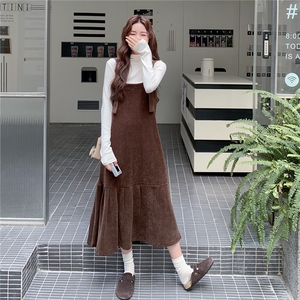 咖色复古设计感背带连衣裙套装女2025秋季温柔风打底衫长裙两件套图片