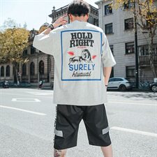 灰色