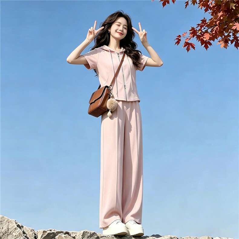 多巴胺时尚气质套装女夏季新款洋气减龄连帽短袖上衣阔腿裤两件套图片 多巴胺时尚气质套装女夏季新款洋气减龄连帽短袖上衣阔腿裤两件套图片
