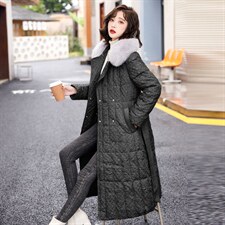 羽绒服新款2022年冬季女装时尚大气修身中款长白90%鸭绒真毛领，女装羽绒服，时尚俏佳人