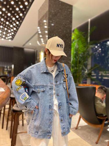 贴标牛仔外套，女装，跳跳谷