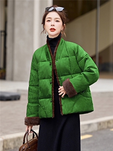 2025年冬季短款羽绒服图片
