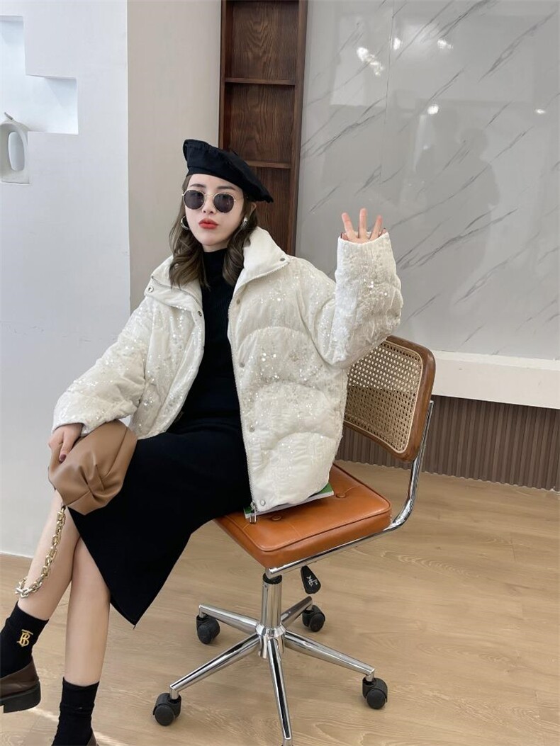 亮片绣花羽绒服，女装羽绒服，轩绎