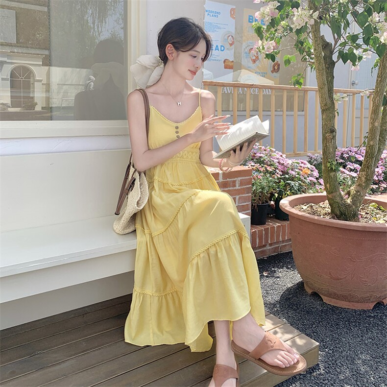 法式V领温柔度假风甜美超仙吊带裙女2025夏季新款黄色吊带连衣裙,女装连衣裙,2C238