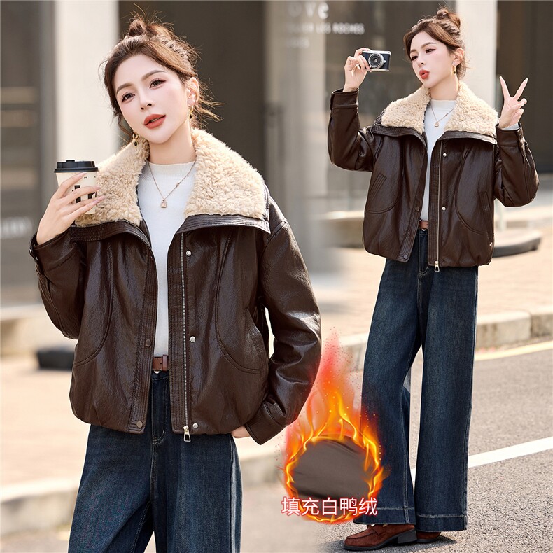 PU皮羽绒服女短款2025年冬季新款时尚大翻领羊羔毛设计感保暖外套，女装羽绒服，拾衣