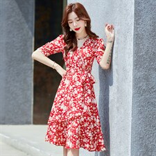 2023夏季新款优雅气质V领腰部系带收腰时尚不规则裙摆长裙，女装连衣裙，贵人树