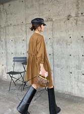 2021秋季新款圆领抽皱式风衣外套连衣裙，女装风衣，微迪菲