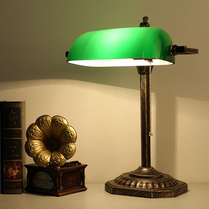 American Retro Nostalgic Green Bank Desk Lamp, Old Shanghai Study Desk Led Lamp, Photography Props American Retro Nostalgic Green Bank Desk Lamp, Old Shanghai Study Desk Led Lamp, Photography Props