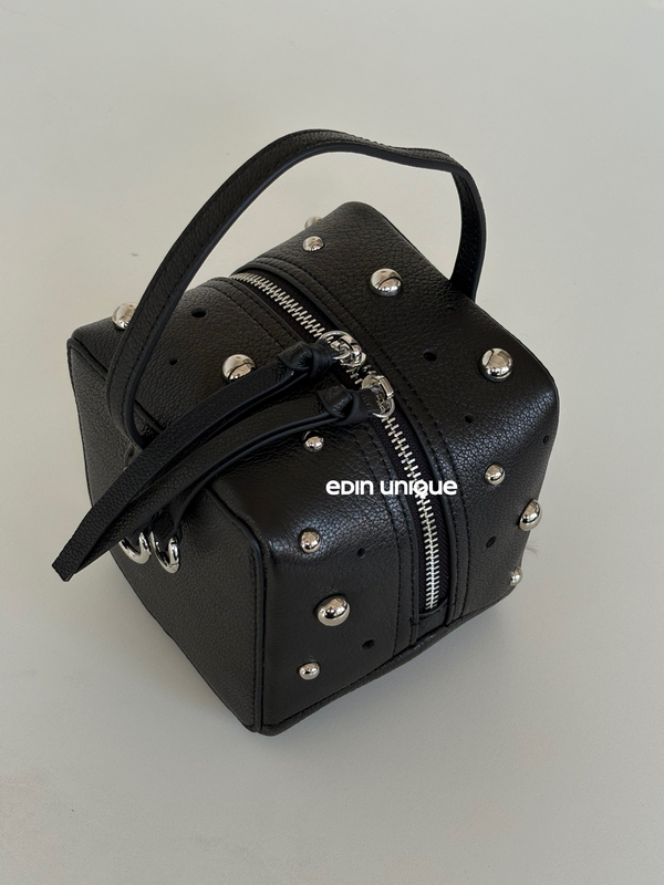 A Unique Designer Leather Studded Handbag with a High-End Feel, Fashionable, Unique, Punk, Casual, Versatile Crossbody Bag A Unique Designer Leather Studded Handbag with a High-End Feel, Fashionable, Unique, Punk, Casual, Versatile Crossbody Bag