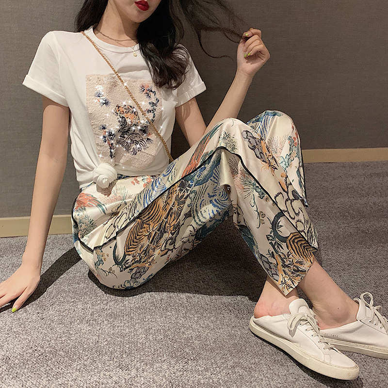 2022 summer loaded sequins short sleeves T-shirt female blouse printed satin pendant with loose broadlegged pants Fashion two-style suit