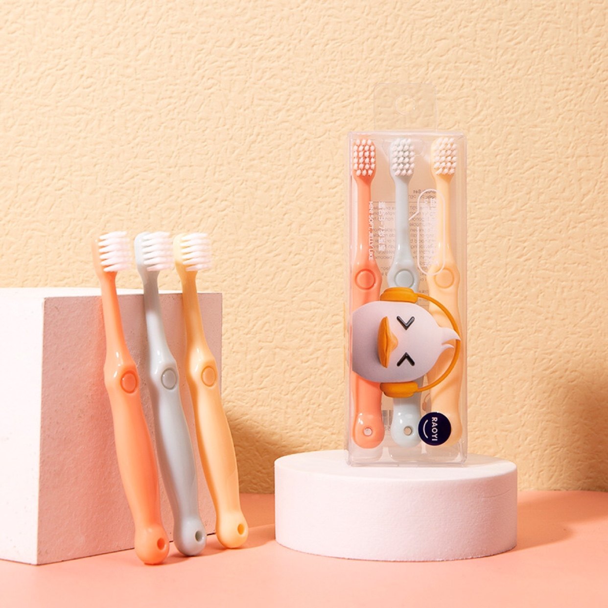 Hot sale RAOYI cute baby baby soft toothbrush candy color manual cleaning 3 sticks 2-5 years old