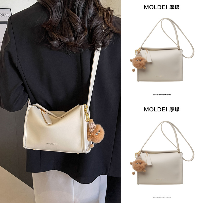 Commuting Large-Capacity Work Bag with a High-End, Light Luxury, Niche Design, Crossbody Bag for Women, 2026 New Model, White Pillow Bag