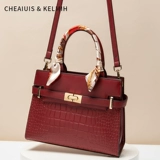 Красная сумка через плечо, изысканный стиль