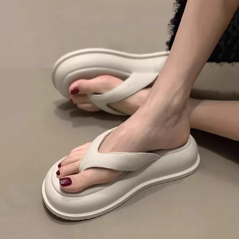 British Mdcw Genuine Leather Thick-Soled Flip-Flops for Women, Summer 2026 New Style, Suitable for Pairing with Skirts, Thong Sandals, Casual Beach Shoes