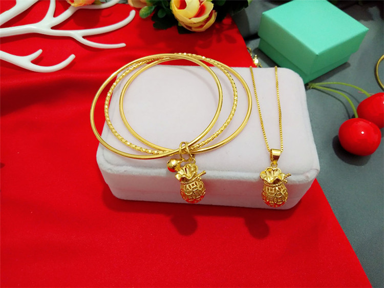 Tiếng Việt Sha Jin nữ phiên bản Hàn Quốc của mèo kt dễ thương ba vòng trơn Châu Âu vòng tay vòng cổ đặt đồng thau trang sức mạ vàng chuỗi trầm hương