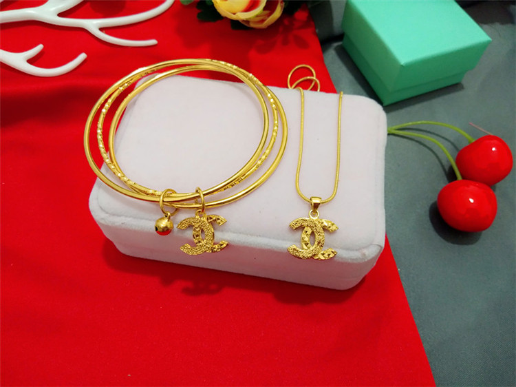 Tiếng Việt Sha Jin nữ phiên bản Hàn Quốc của mèo kt dễ thương ba vòng trơn Châu Âu vòng tay vòng cổ đặt đồng thau trang sức mạ vàng chuỗi trầm hương