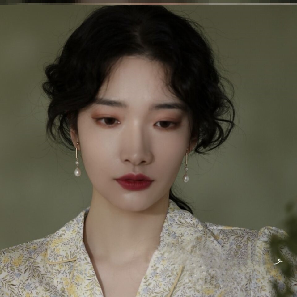 Earrings 2022 New Tide Woman Taste Pearl Fashion 100 Touch Temperament Brief Superior Sense Foreign Pie Chill