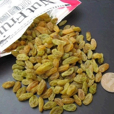 Xinjiang's new cargo Turpan tree yellow grapes dried hammered with white 500g green precious stones bulk air-dry