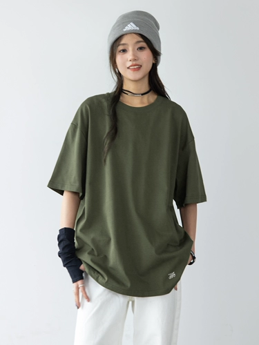 Белая футболка для женщин 2025 Новое прохладное и высококачественное чистое круглое цвет с короткими рукавами.