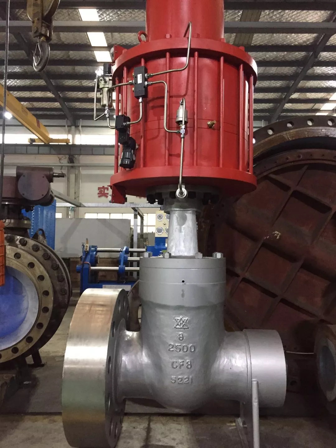 2500 pounds of stainless steel pneumatically cut off gate valve