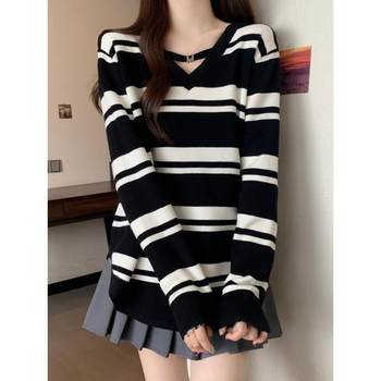 Autumn and winter loose slimming fashionable striped v-neck knitted top season fashionable bottoming sweater with soft inner layer 1027k