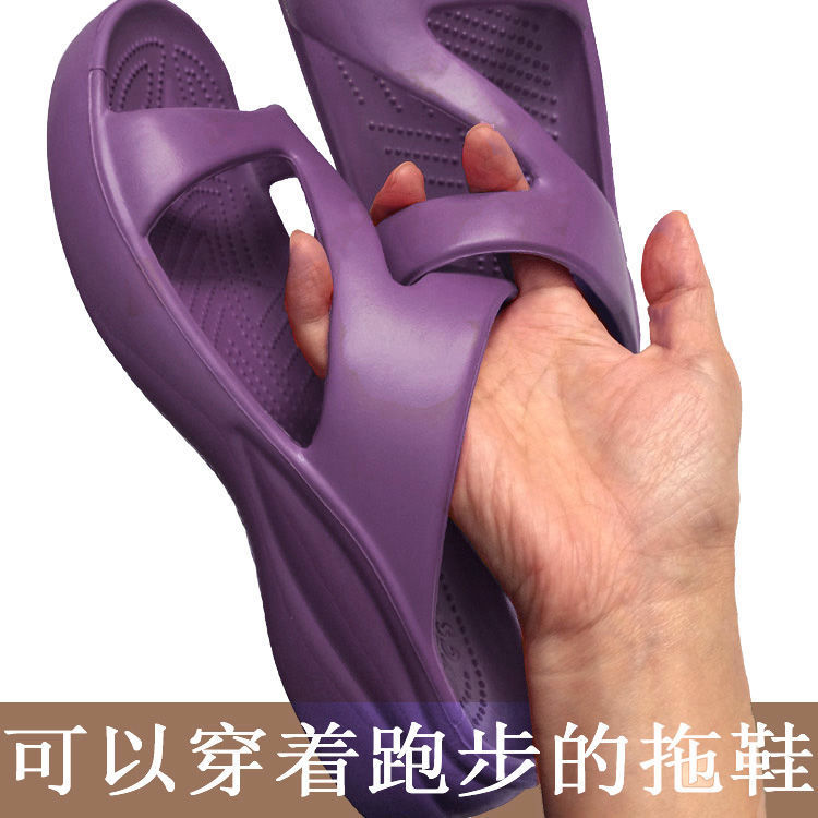 You Can Wear Running Slippers That Will Make Your Feet Feel Very Comfortable; They Are Unisex and Are Suitable for Both Indoor and Outdoor Use You Can Wear Running Slippers That Will Make Your Feet Feel Very Comfortable; They Are Unisex and Are Suitable for Both Indoor and Outdoor Use