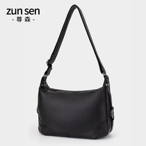 Leather shoulder bag Womens Bag 2021 New Fashion Middle-aged Mother Crescent Crescent Shoulder Large Capacity Bag