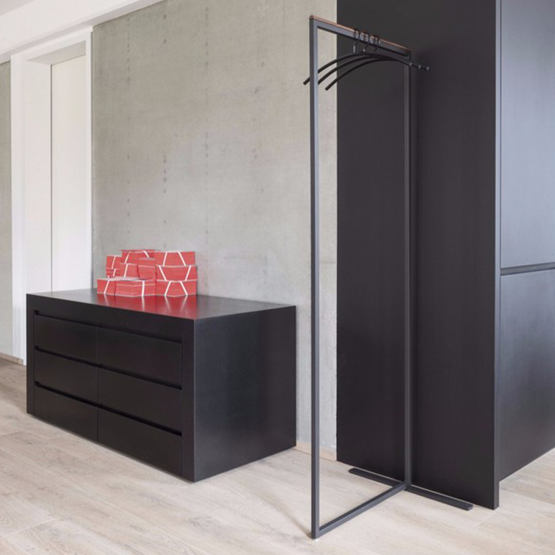 Net celebrity minimalist clothes hanger metal floor-standing designer homestay living room home umbrella rack Nordic creative bedroom
