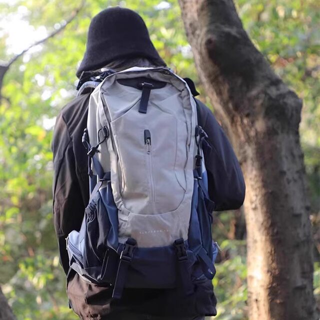 German Diverse Outdoor Hiking and Mountaineering Lightweight Waterproof New Professional Lightweight Large-Capacity Travel Backpack