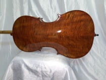 Fully handmade cello made of Chinese materials. The wood has been air-dried for 20 years.