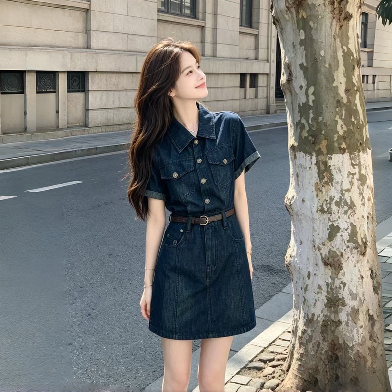 Dark Blue Vintage Waist-Cinching Denim Shirt Dress for Women, Summer 2026 New Style, Artistic and Elegant, Age-Reducing Dress Dark Blue Vintage Waist-Cinching Denim Shirt Dress for Women, Summer 2026 New Style, Artistic and Elegant, Age-Reducing Dress