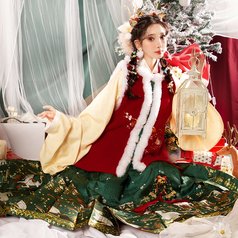 Chi Xia Christmas Hanfu Women's Ming Collar Short Shirt Crewneck Compared with Armor Makeup Flower Woven Gold Horse Mask Improved Spot