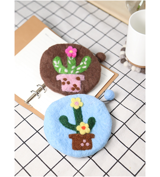 Women's Plant Wool Felt Zipper Coin Purses display picture 5