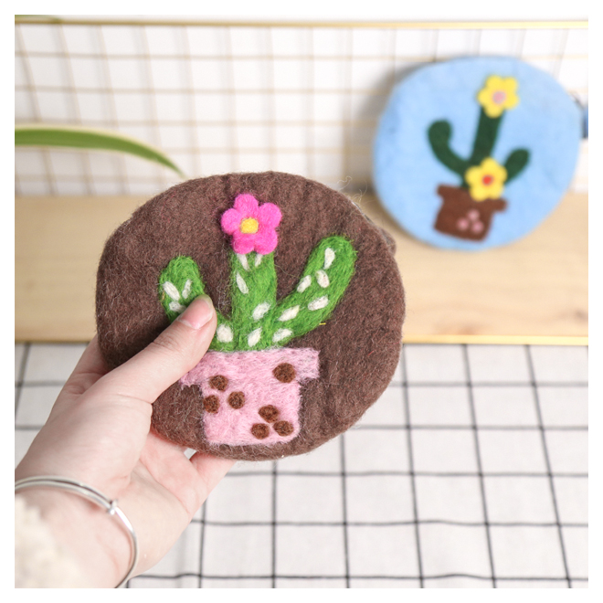 Women's Plant Wool Felt Zipper Coin Purses display picture 2